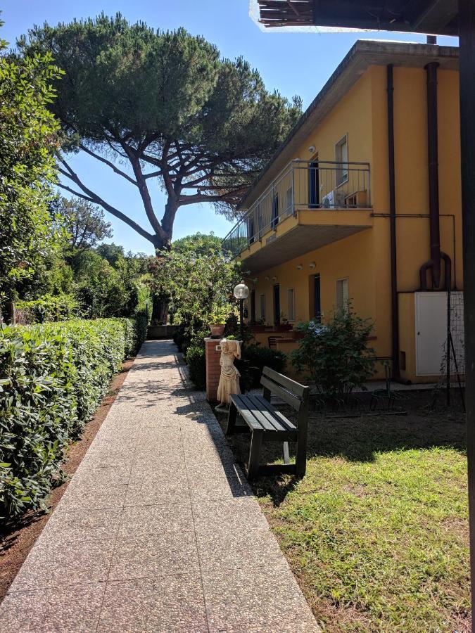 Residence Le Rose Marina Di Bibbona Exterior photo