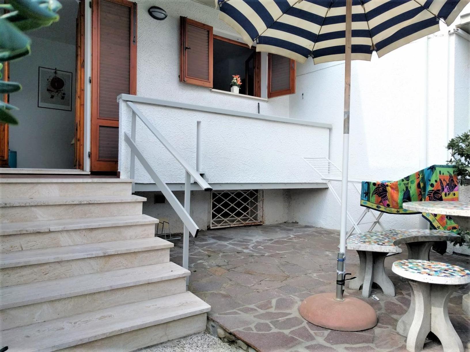 Residence Le Rose Marina Di Bibbona Exterior photo