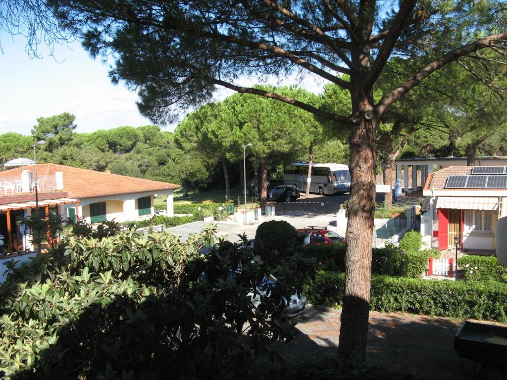 Residence Le Rose Marina Di Bibbona Exterior photo